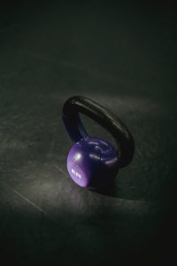 Kettlebell turniejowy – zalety